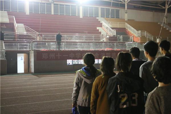 郑州11中开展应急疏散演练 筑牢校园“防火墙”